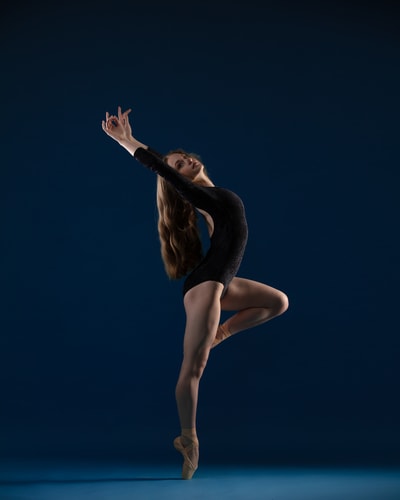 Tips for Dance Audition Photos with blue background